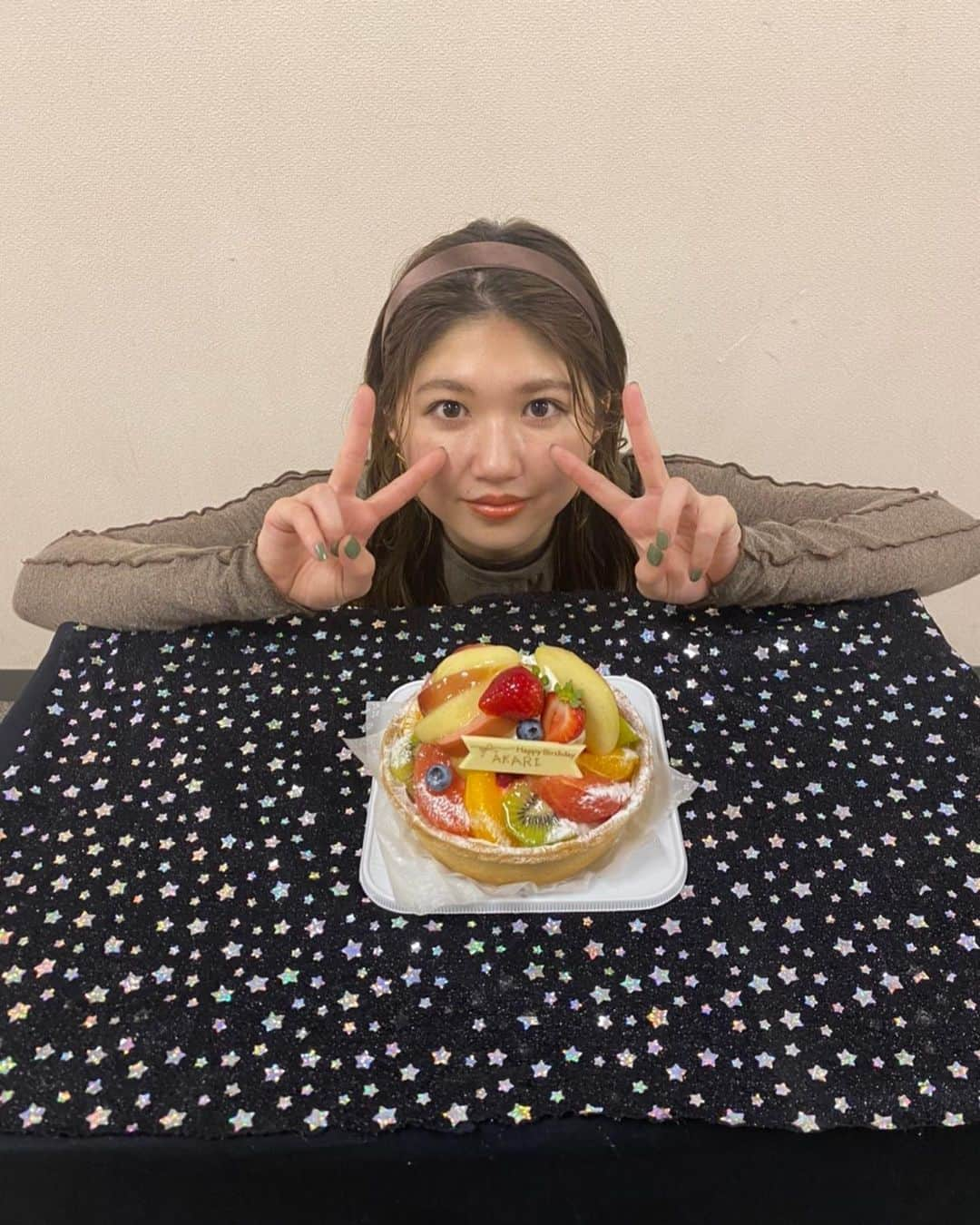 竹内朱莉さんのインスタグラム写真 - (竹内朱莉Instagram)「23歳のバースデーイベント終わりました〜🎂✨ 来てくださった皆さん、配信をご覧になってくださった皆さんありがとうございました🙏🙏 また会いましょ〜🙋‍♀️  #アンジュルム　#helloproject  #バースデー　#イベント　#23歳　＃ありがとうございました　#ケーキ　#美味しそう」11月26日 21時47分 - akari_takeuchi.official