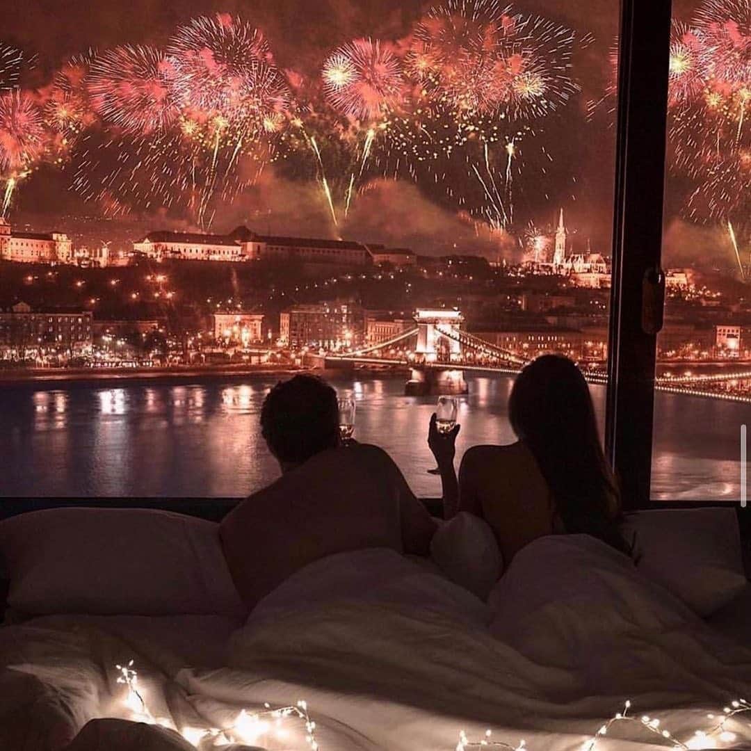 BeStylishのインスタグラム：「Where are you celebrating New Year’s Eve this year? 💥 photo: @njwhite. . . . .  #naturephotography  #travelphotography  #naturelovers  #travelgram  #landscapephotography  #love  #instatravel  #landscapes  #photography  #instagood  #travelling  #photooftheday  #travelblogger  #beautifulplaces  #picoftheday  #beautifulnature  #beautifulplace  #naturelover  #nature  #beautiful  #travel  #landscape #NatGeoTravel #NatGeoYourShot #ForbesTravelGuide #BBCTravel #GuardianTravelSnaps #PassionPassport #TravelStoke #BeautifulDestinations」
