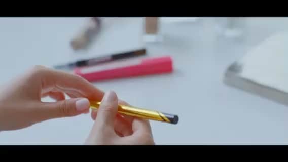 のインスタグラム：「﻿ ﻿ #メイベリン﻿ #RYOxMaybelline」