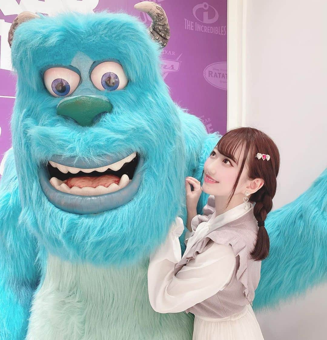 のインスタグラム：「こんばんは〜〜 最近更新全然できてなかったー。うう お仕事以外はおうちに引きこもりしてて外での写真が 全然ないのです、、、笑  晩御飯何にしようか考え中です🐱 なにがいいかなー？」