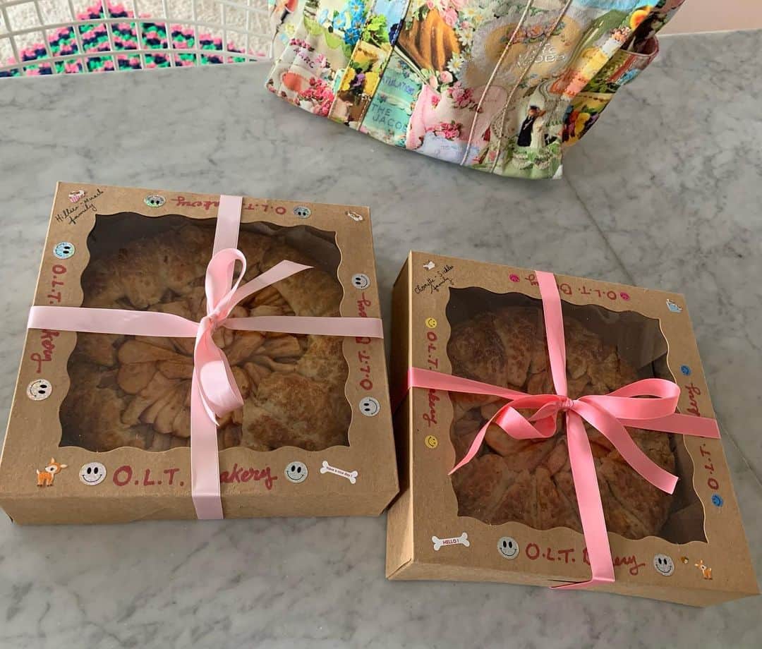 オランピアルタンのインスタグラム：「I think I may have found my calling... 🤭😂👩🏻‍🍳🍎🥧🥰😋 #OLTbakery #OLTspecialdeliveries #hobbiesarefun」