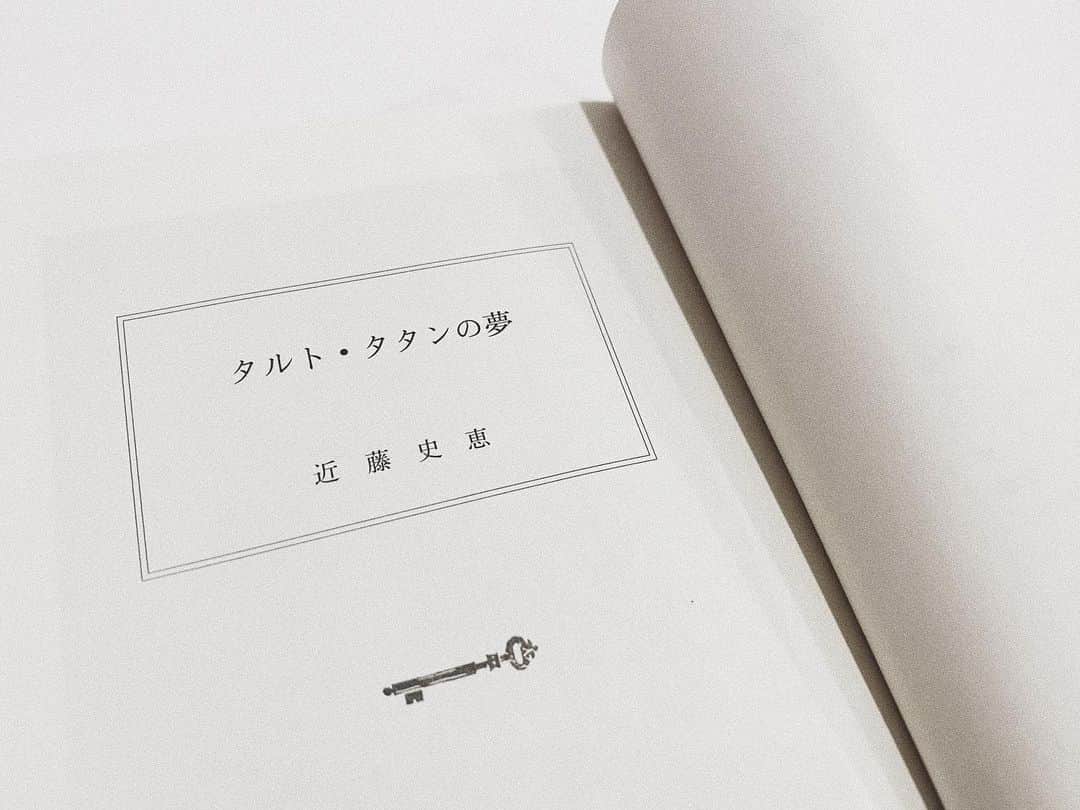 水上京香さんのインスタグラム写真 - (水上京香Instagram)「今日は母の誕生日🎂 本だったり、映画だったり、 オススメされたモノは全て面白い。本当に。 いつもありがとう♡そして、おめでとうございます💐」11月26日 22時02分 - kyokaminakami_official