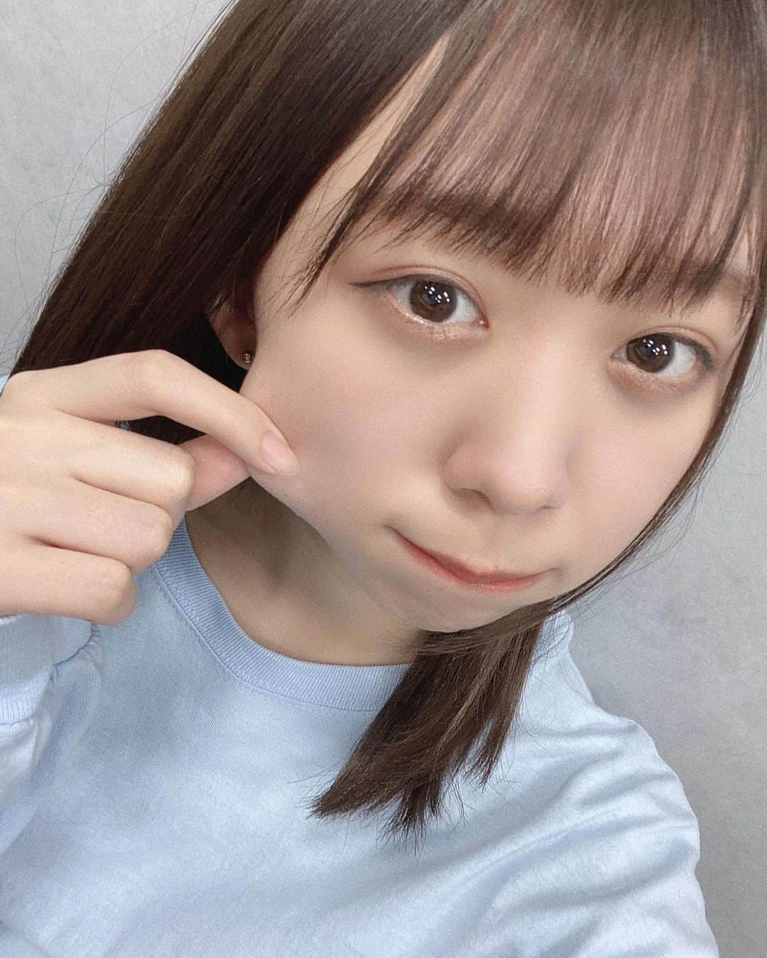 松田美里さんのインスタグラム写真 - (松田美里Instagram)「@regen_lab_ さんに またサラッサラヘアつくってもらいました 今日はカラーもしたん。ちょい暗め🐈‍⬛良い」11月26日 21時56分 - miri_matsuda