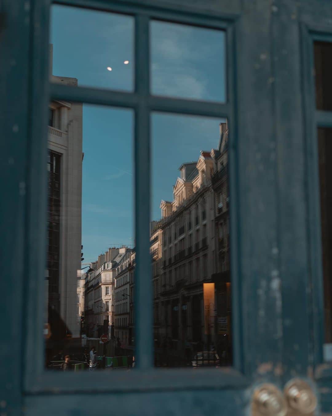 Putri Anindyaのインスタグラム：「“Light blue, dark blue, grey.. crimson trail. straight through, stay don't stray,” - @adriannelenker   I just realized I haven’t posted this one before. Hope you’ll like this simple picture 💙」