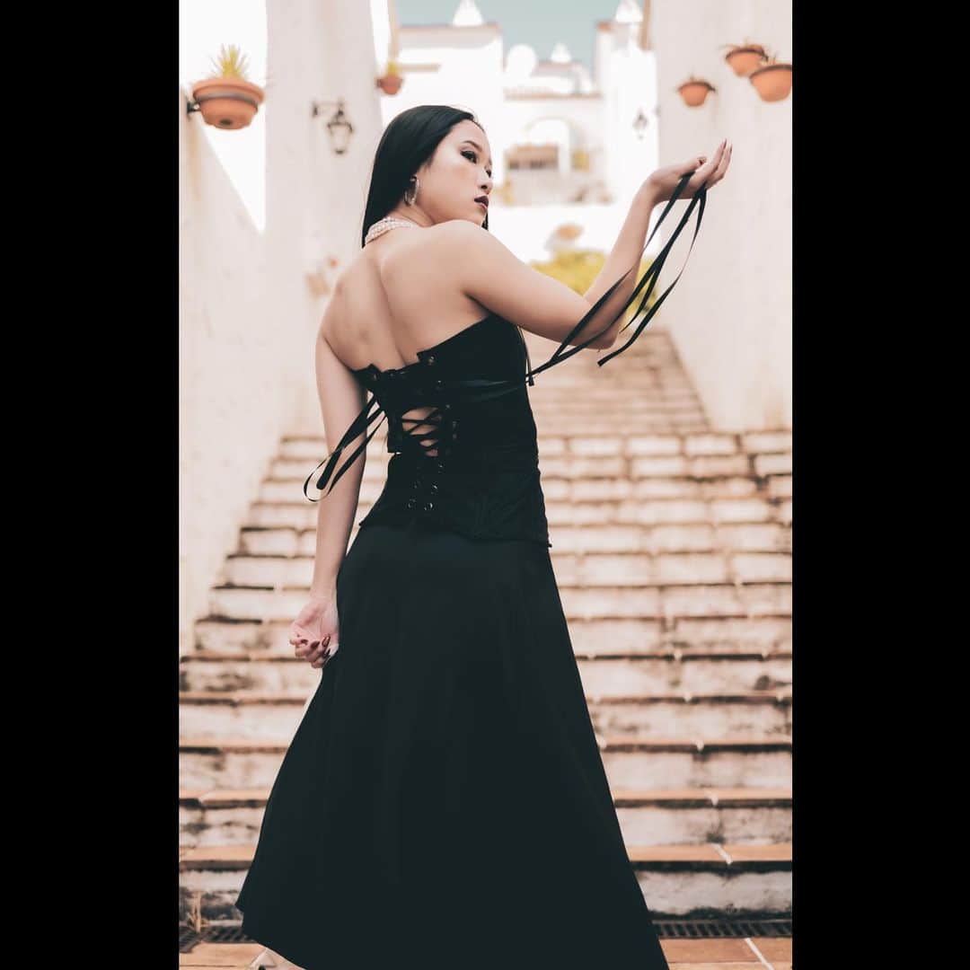 のインスタグラム：「_ 🏰💐🏰💐🏰💐🏰💐🏰💐 . Photo by @kantoos_lifestyle . 👗 @immn_____ . #photo#photograph#photography#dance#dancer #dancerphotography#vogue#voguer#pose#model #fashion#fashionportrait#longhair #blacklonghair#japan#japanesegirl」