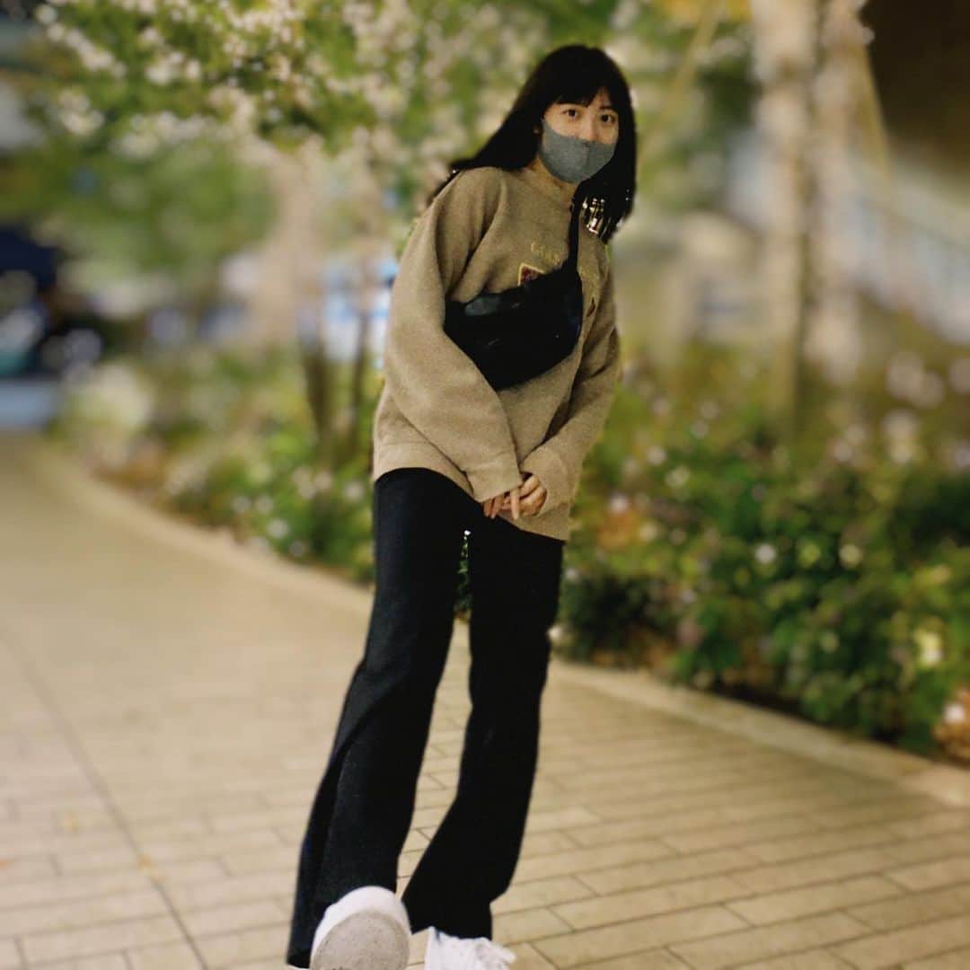 吉田莉桜さんのインスタグラム写真 - (吉田莉桜Instagram)「・ 身長高く見えますかね？ 皆さん、私きっと163cmあります。 身長測りたーい。 ・ まだ、伸びて下さいね。 身長。 #高くなれ」11月26日 22時17分 - yoshida_rio_official