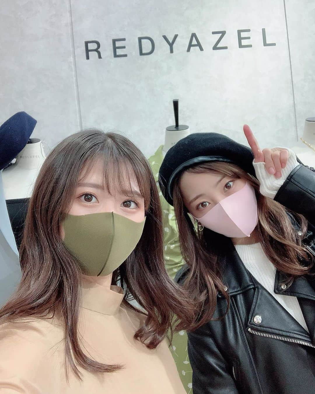 石田晴香のインスタグラム：「嫁とデート☺️ 可愛い洋服頼めて幸せ……🥳  #redyazel #展示会 @redyazel」