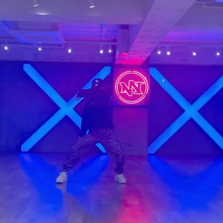 ハルアジタマのインスタグラム：「Kay san lesson💖💖 このコレオ本当に踊りたかったので踊れて とっても嬉しいかったです💓💓 最高に楽しかったです💝💝 また lesson楽しみにしてます💘💘 ・ Do it Like Me @bhadbhabie  ・ #dance #dancers #dancelover #dancevideos #love #hiphop #japan  #followｍe #liketime #likelikelike #ダンス動画 #ダンスレッスン #たのしい時間 #幸せ #ヒップホップ #댄스 #힙합 #댄스동영상 #레슨 #일본 #レッスン動画 #video #マスク地獄 #ビデオ ・ ・ @kay_enkelados san ありがとうございました🙇‍♀️💕💞」