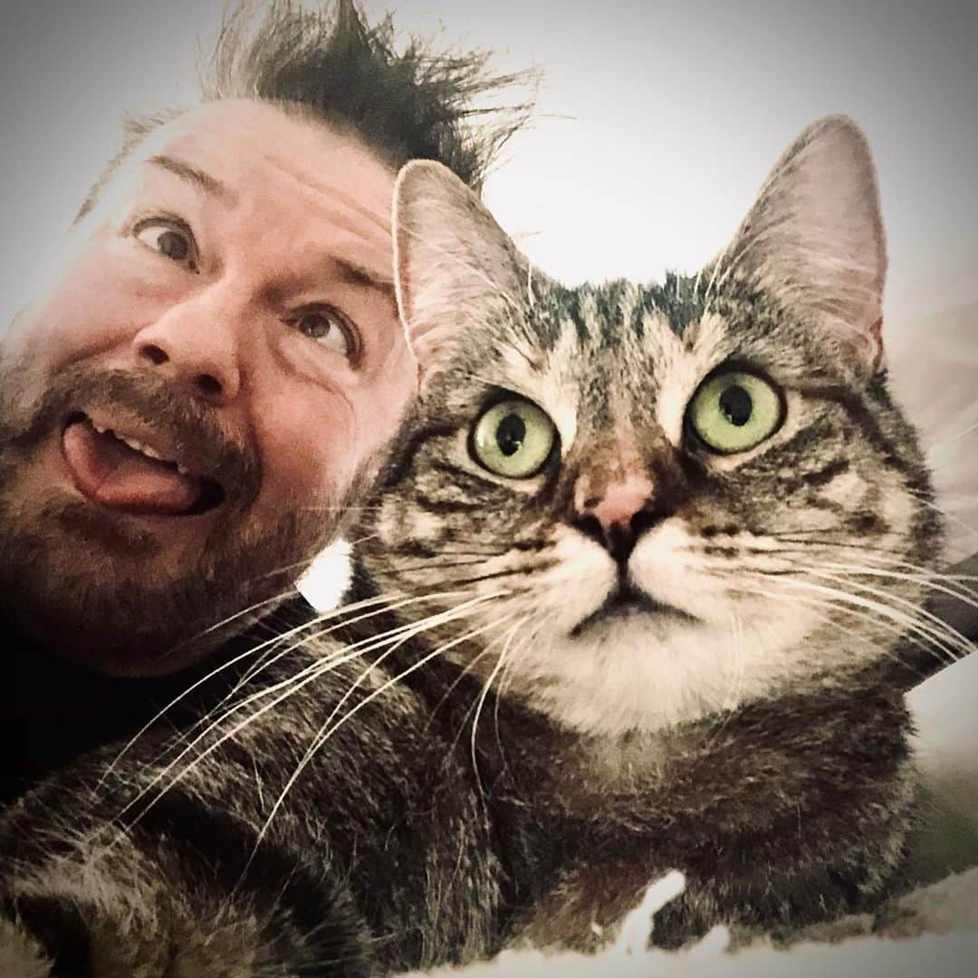 リッキー・ジャーヴェイスさんのインスタグラム写真 - (リッキー・ジャーヴェイスInstagram)「Wakey, Wakey!」11月26日 22時26分 - rickygervais