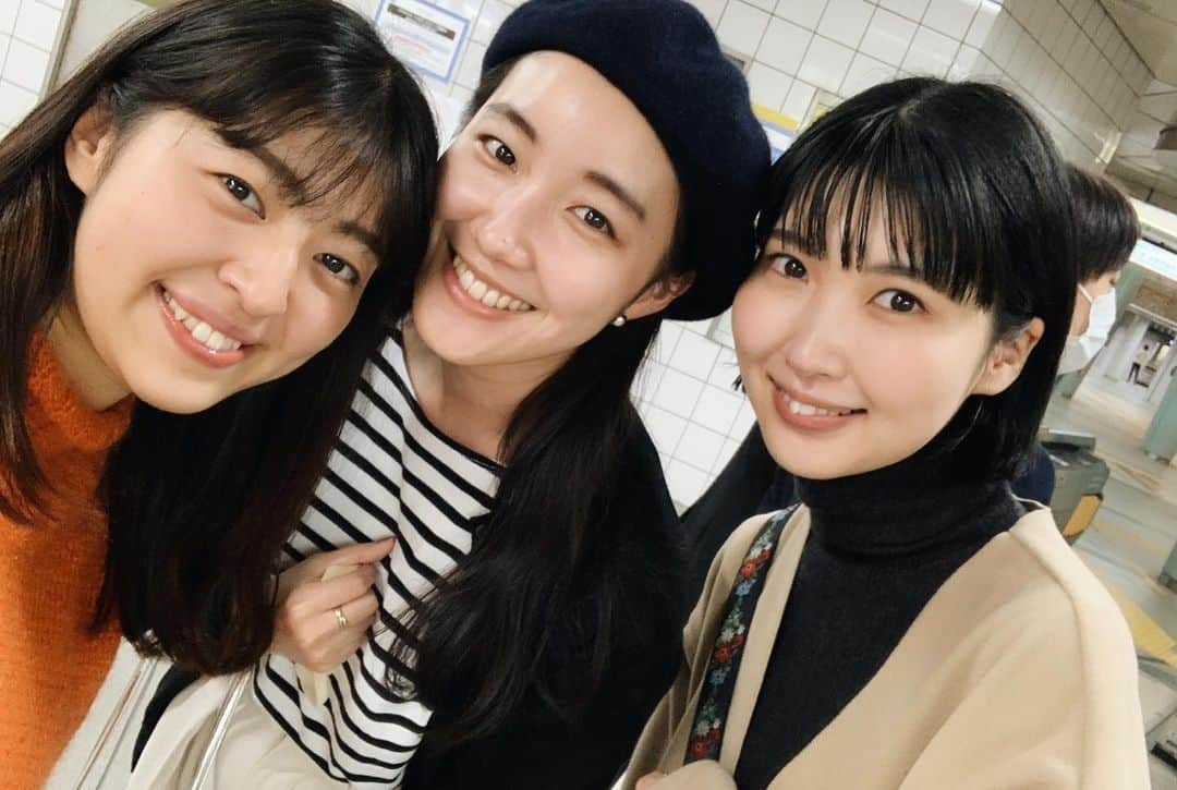 赤坂由梨さんのインスタグラム写真 - (赤坂由梨Instagram)「ㅤㅤㅤ  大阪まで会いに来てくれた せなちゃん @__musena が フィルムで撮ってくれた一枚📷ㅤㅤㅤ  短い時間だったけど 美味しいケーキと癒しと、それからたっくさんの刺激を頂きました！なおちゃんもせなちゃんも出会いのきっかけは このインスタだけど、出会えた人たち そこから紹介してもらった人たちみんなが、とっても良い人たちばかりで、私は本当に幸せものです💐ㅤㅤㅤ  本当に会えて嬉しかったなぁ  せなちゃんありがとう またすぐ会おうね😘ㅤㅤㅤ  (というわけで旅行の投稿 おしまい)」11月26日 22時30分 - __fuyuri