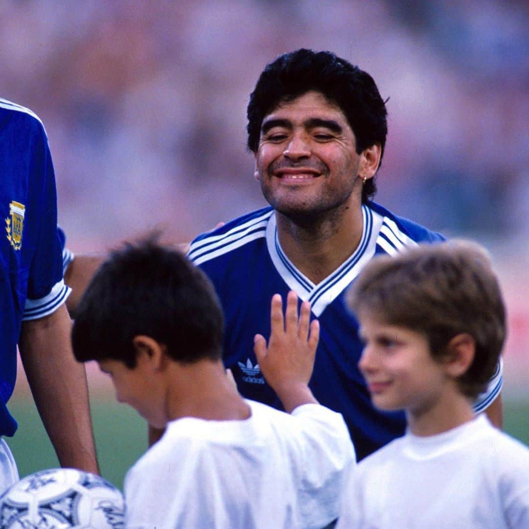 FIFAワールドカップさんのインスタグラム写真 - (FIFAワールドカップInstagram)「Remembering an icon.  Whenever Maradona and football collided, the results were extraordinary.」11月26日 22時33分 - fifaworldcup