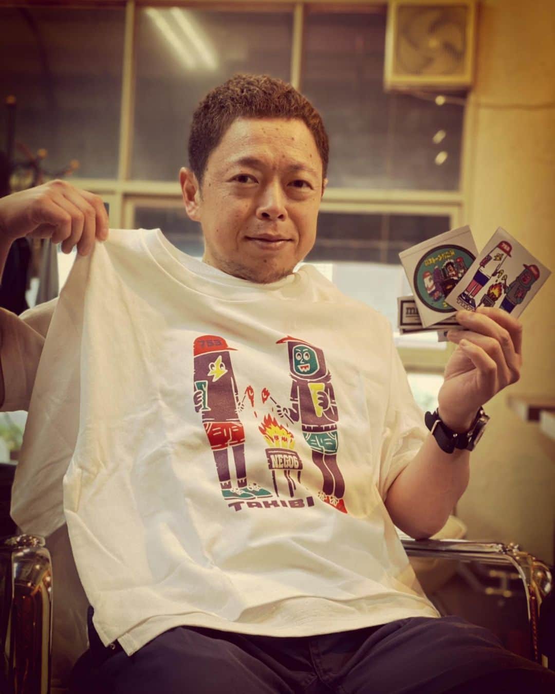 杉本知香さんのインスタグラム写真 - (杉本知香Instagram)「ネゴちゃんに新しいTシャツもらったー😍 めちゃくちゃ可愛い❣️うれぴー❣️  菊っちゃんの癖毛、湿気が無いこの時期はクルクルが弱くなる（笑） スッキリ✂️✨  #中目黒美容室 #ネゴシックス#nego6#バキバキモンスター #菊池健一  元#ギンナナ菊池 #ギンナナ」11月26日 22時33分 - sugimotoc