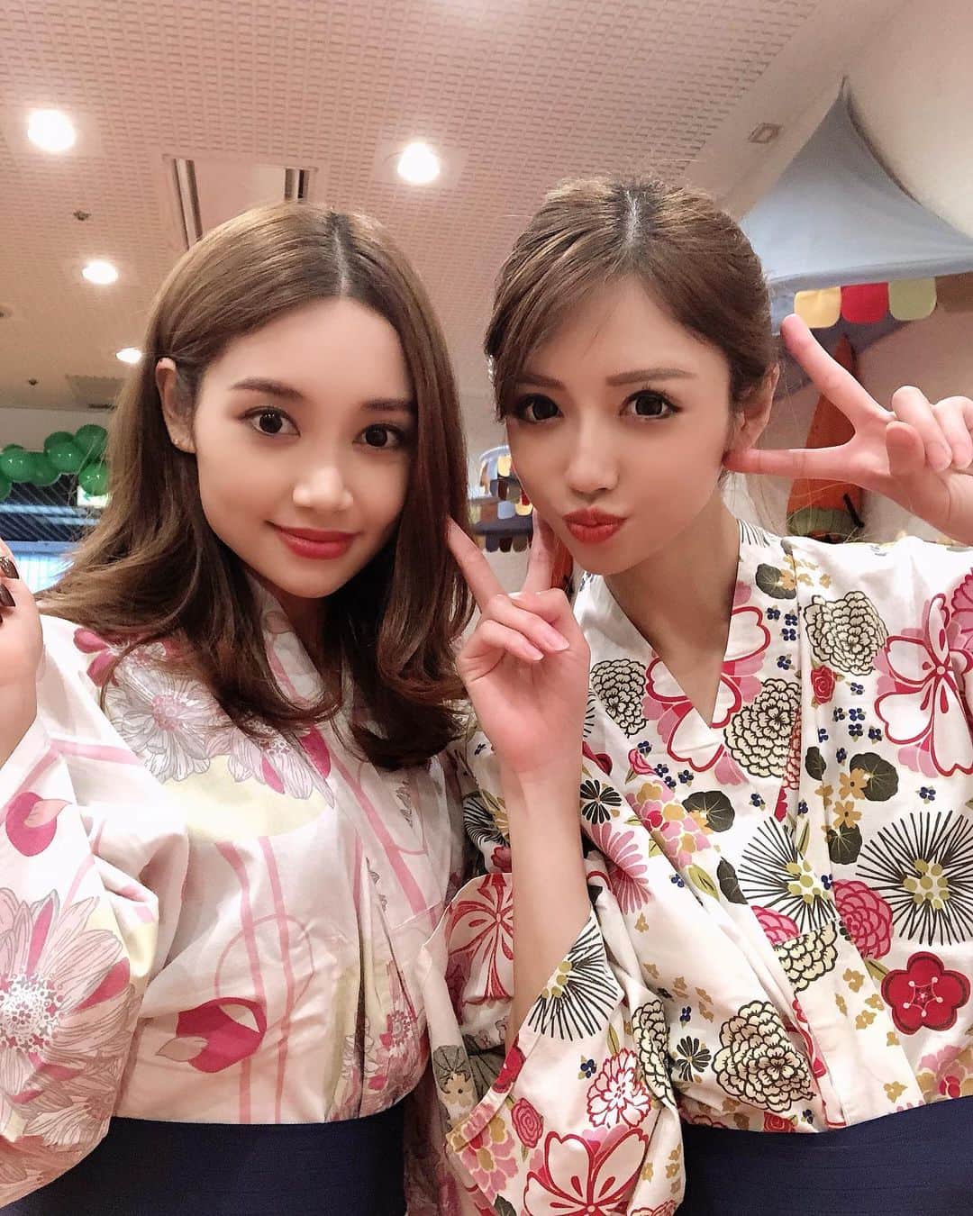 MARIEのインスタグラム：「あずと伊豆にお誕生日温泉旅行♨️ 子連れに優しいホテルでキッズルームやスパ、プールもあって楽しい女子3人旅でした🤤💕 3枚目は👧🏼があずにチューしてた💋 #新米ママ #プレママ #マタニティ #育児 #妊娠 #ママリ #女の子ママ #赤ちゃん #赤ちゃんのいる生活 #ママ友 #主婦 #mama #instagood #fashion #instalike #伊豆熱川 #ホテルカターラ #温泉旅行 #gotoトラベルキャンペーン」