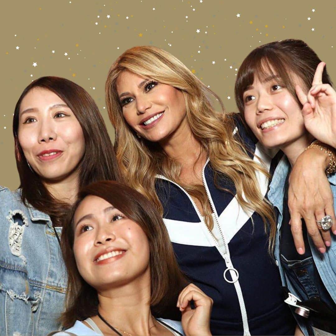 Motives Cosmeticsさんのインスタグラム写真 - (Motives CosmeticsInstagram)「There are so many things one can be grateful for. Family, health, the ability to feel confident in our own skin 💋 Truly, we are SO thankful for all of YOU and to have the opportunity to connect with each of you everyday!   Happy Thanksgiving, Motives Babes!   ✨✨✨Tag someone who you are most grateful for today and everyday!✨✨✨   #thanksgiving #thanksgiving2020 #motivescosmetics」11月26日 22時41分 - motivescosmetics