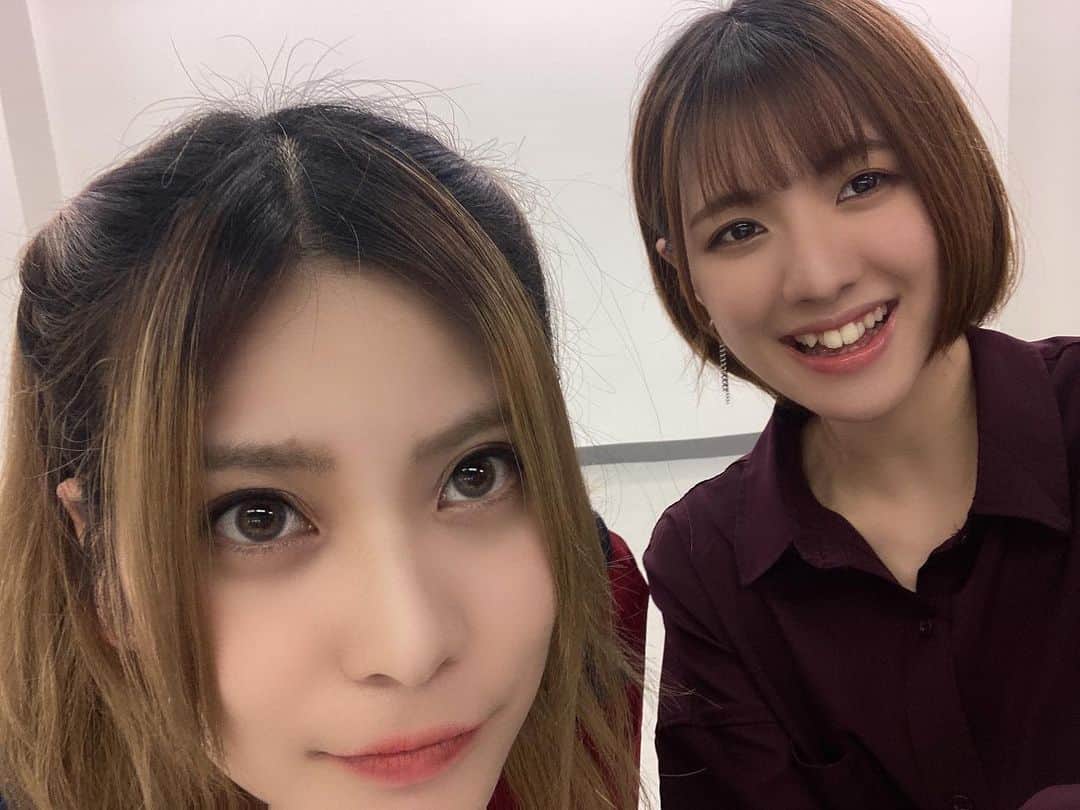 Leeのインスタグラム：「はるちゃんお誕生日おめでと〜😚はるちゃんとtiktokとってみたから良かったらみてね〜！バリバリ踊ったぞ〜〜🕺  #instagram #金髪女子 #茶髪女子」
