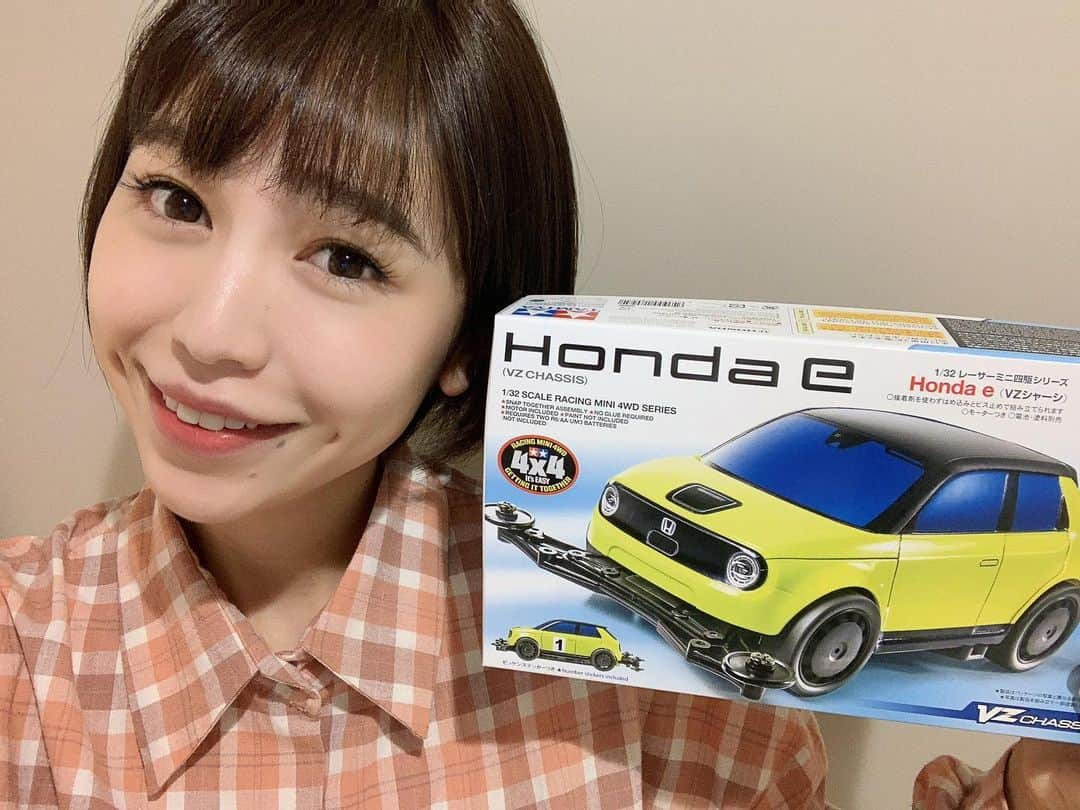 夏江紘実さんのインスタグラム写真 - (夏江紘実Instagram)「・ Honda eやっとゲットしたよ😊❤️💙 ・ #mini4wd #ミニ四駆好き集まれ #VZシャーシ #ミニ四駆」11月26日 22時46分 - kaehiromi