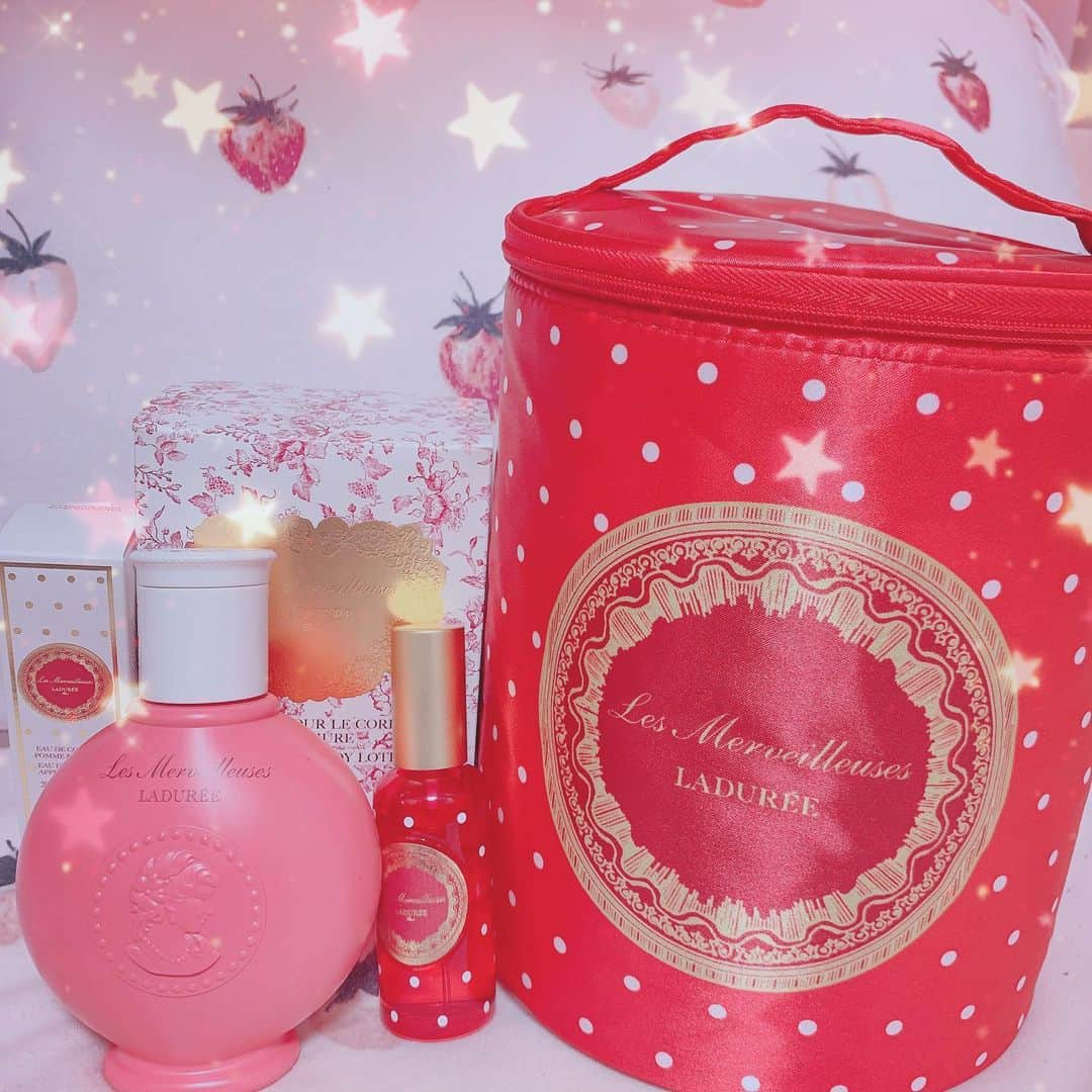 桜咲姫奈さんのインスタグラム写真 - (桜咲姫奈Instagram)「♥️LADUREE♥️ ボディクリームと オーデコロン( *´꒳`* ) ･ #laduree  #ラデュレ  #ラデュレコスメ」11月26日 22時46分 - himena_ousaki