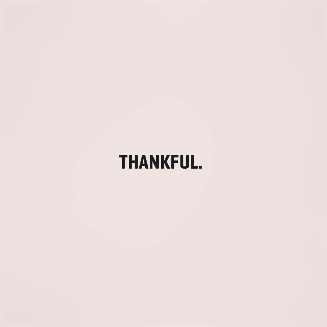 ボビー・ブラウンのインスタグラム：「For so much this year. My husband. My growing family. My puppies. My close friends who are more important than ever. And being able to be doing what I love with my rockstar team and being back in beauty.」