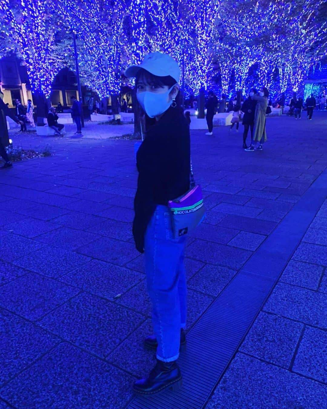 黒田菜月さんのインスタグラム写真 - (黒田菜月Instagram)「明日はもーっと寒いらしい🥶 #冬 #きらきら #みなとみらい #横浜 #チョコナナサコッシュ  #光ってる #基本薄着 #ホッカイロ必須」11月26日 22時55分 - nyaaatsuki_krd