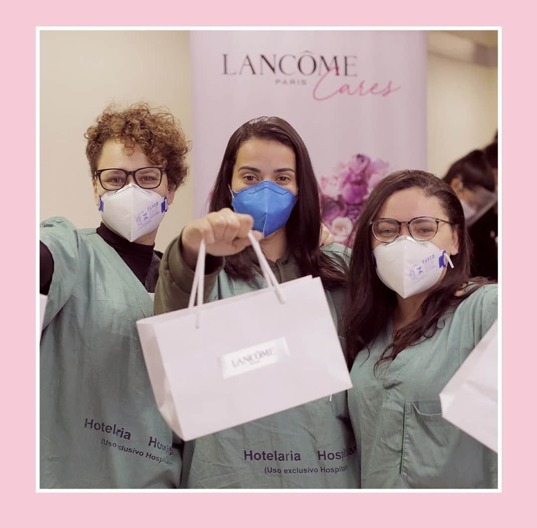 Lancôme Officialさんのインスタグラム写真 - (Lancôme OfficialInstagram)「Lancôme is donating care packs all around the world. We are forever grateful to the health workers that continue to care for us no matter what — we want to celebrate them on this Thanksgiving Day. #YourEyesOurHope #Thanksgiving」11月26日 22時59分 - lancomeofficial