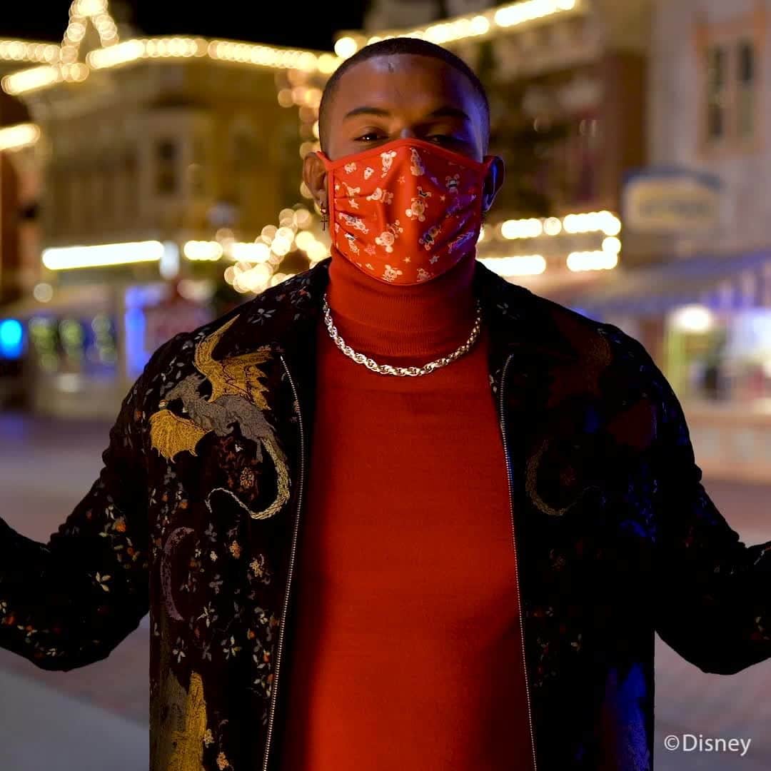Walt Disney Worldのインスタグラム：「Join @trevorjackson5 along with some of our favorite past performers as they take a break from ‘The Wonderful World of Disney: Magical Holiday Celebration’ to ride some of their favorite Walt Disney World attractions. Tune-in tonight at 9|8c on @ABCNetwork!」
