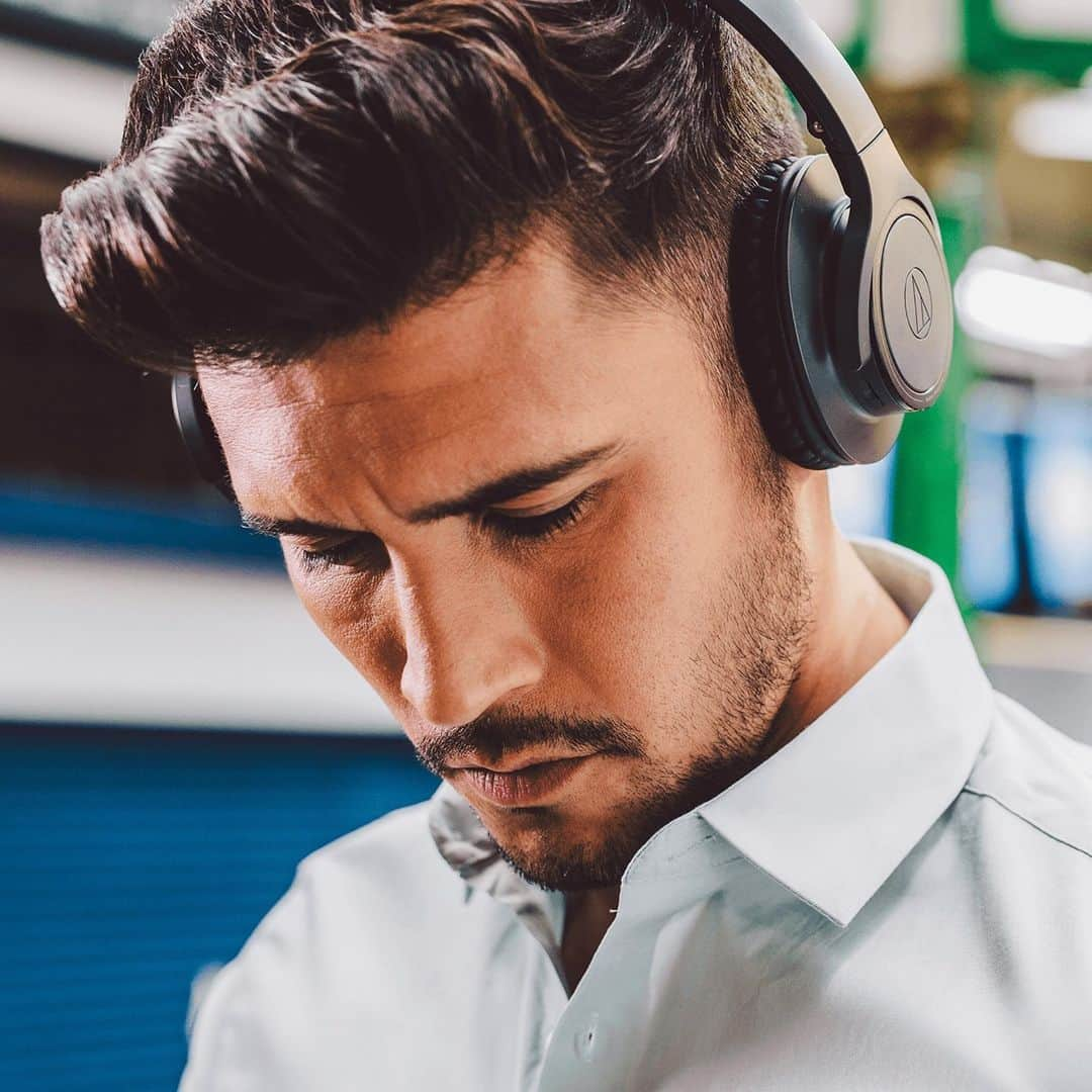 Audio-Technica USAさんのインスタグラム写真 - (Audio-Technica USAInstagram)「Constantly on the move? Our ATH-SR30BT wireless headphones are designed for fast-paced lifestyles. With over 70 hours of continuous use on a full charge, your music never has to stop. Learn more in the link in our bio!⁠ .⁠ .⁠ .⁠ #AudioTechnica #ATHSR30BT #SR30BT #Headphones #WirelessHeadphones #MusicGear #Audio」11月26日 23時01分 - audiotechnicausa