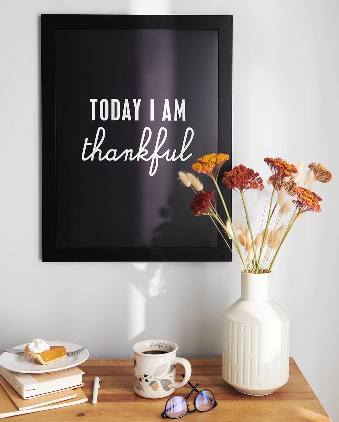 ロック&リパブリックのインスタグラム：「Happy Thanksgiving! Today we are extra-thankful for our family and yours. #Kohls」