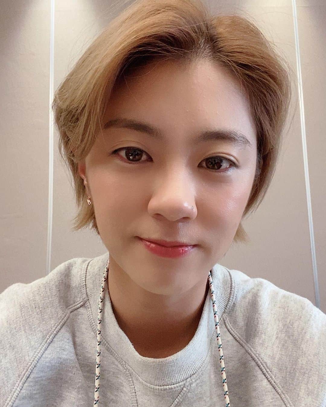のインスタグラム：「1. 다이어트 전 2. 다이어트 중 같은 어플이니까 빠지고 있는거 맞죠? ㅋㅋㅋㅋㅋ D-26일 #바디프로필#버킷리스트#더늙기전에😬#눈바디야체발」