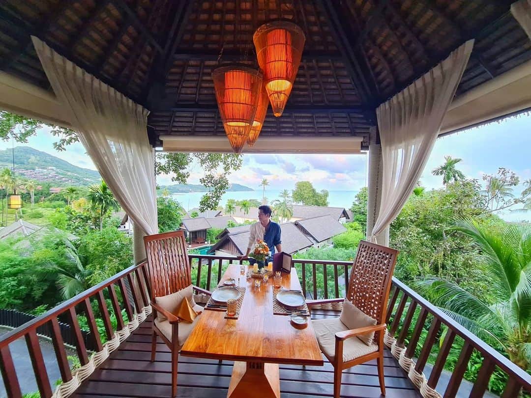 アイス・サランユーのインスタグラム：「Fine Dinning On "Tree Top🌳" คุม cholesterol มาหลายวัน  ขอ1วันนะ🐷😍 @anantaralawana  #anantaralawana  #samui  #snooksnap  #เที่ยวทั่วไทยกับไอซ์ศรัณยู」