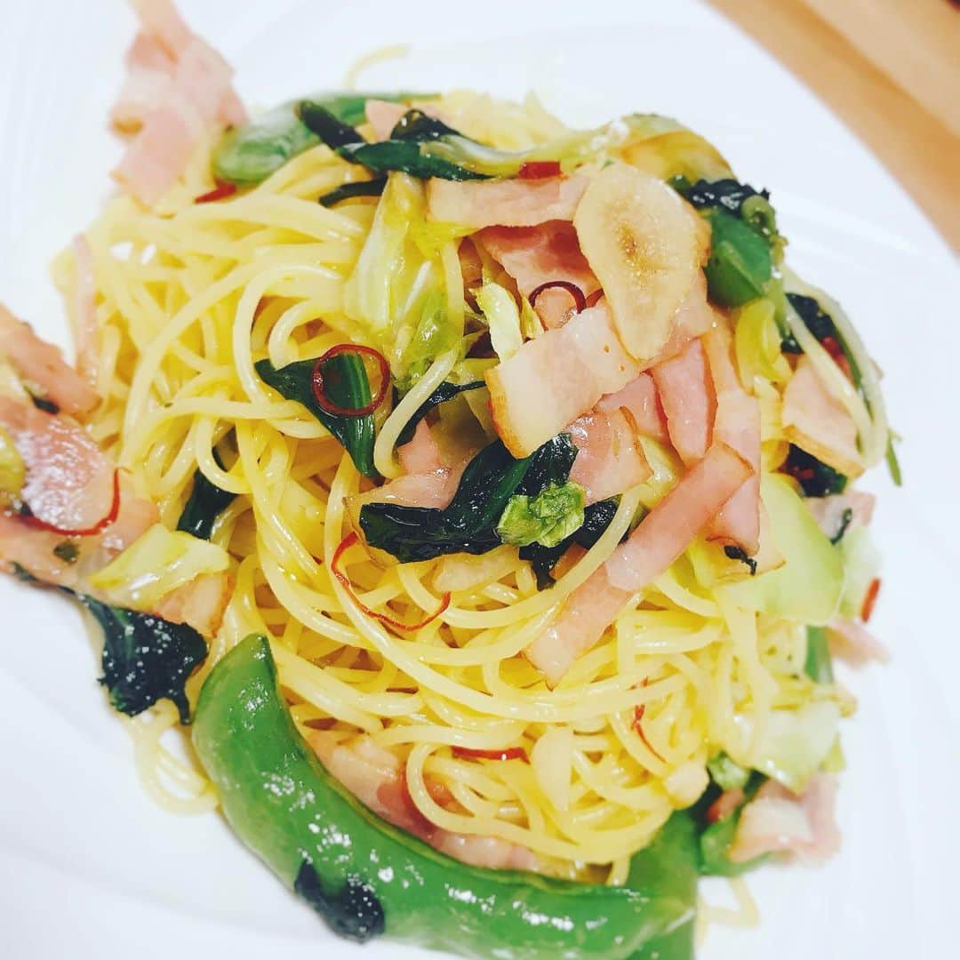諏訪彩花のインスタグラム：「またぺぺローンチーノ食べちゃった。 スナップエンドウが最高だった😊 #パスタ#ペペロンチーノ」