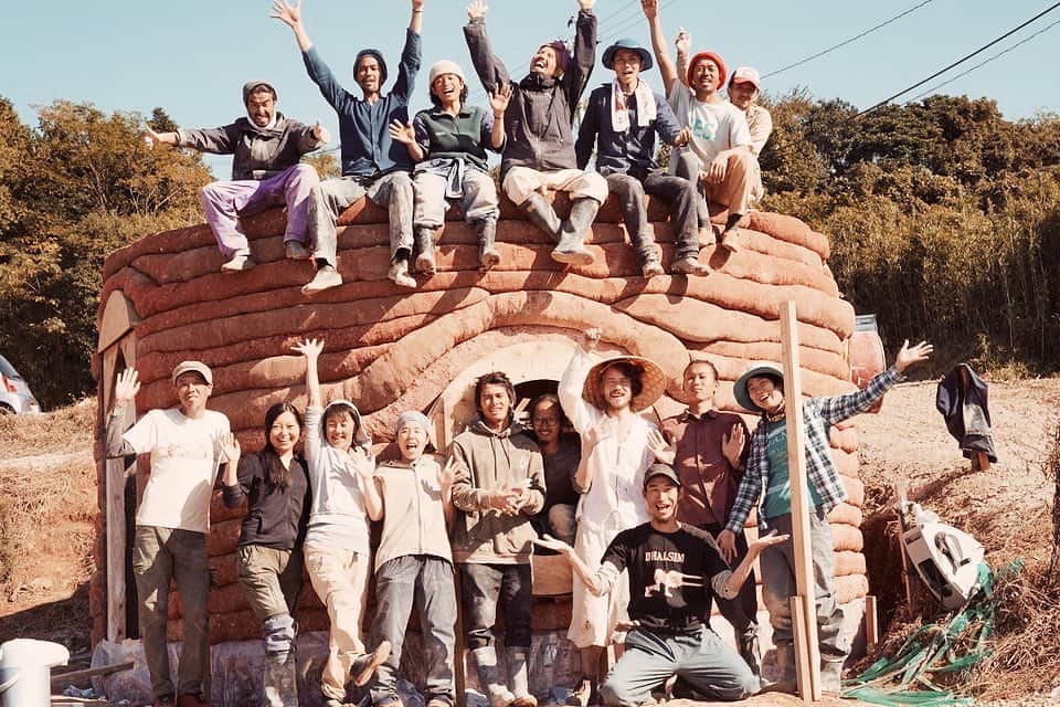 佐藤魁のインスタグラム：「gayatri mantra  covid comit  人恵　 #earthbaghouse」