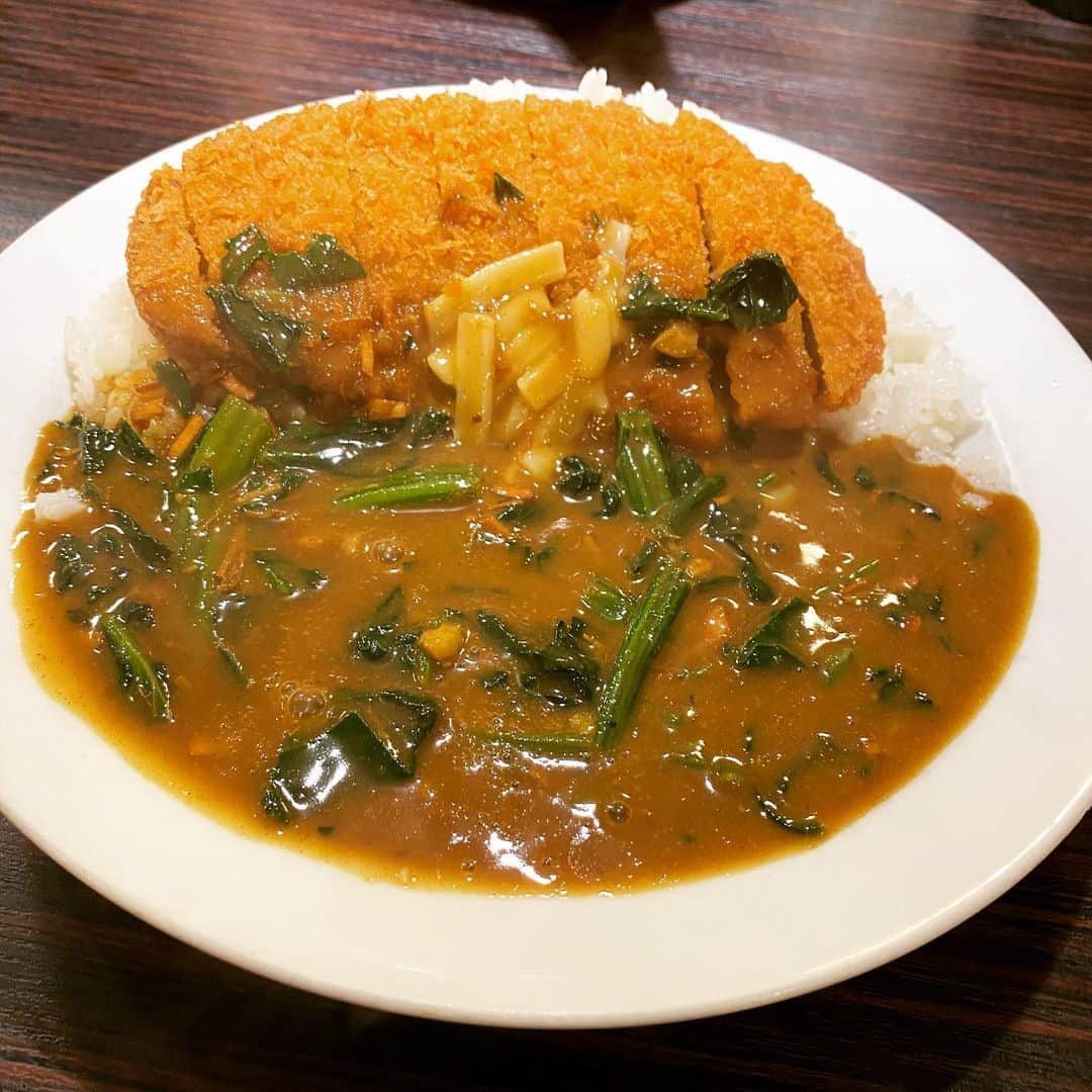 のインスタグラム：「いまめっちゃ食いたいやつ🍛 どうする明日食うか…？？？ #coco壱番屋 #ビーフカツ #ほうれん草 #チーズ #2辛」