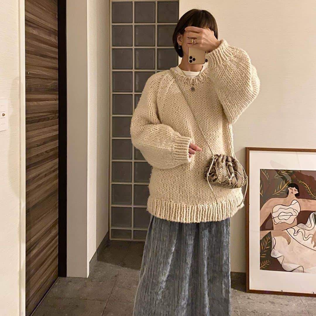 SEA ROOM LYNNさんのインスタグラム写真 - (SEA ROOM LYNNInstagram)「今日のふく。  ペルー産ニットは暖かいからアウター代わり🌞インナーには新調した2FACEロンTを。  knit…Handmade Woolニットトップス tops…2FACEVOLUME ロンT skirt…DIAMONDギャザースカート bag… #bottegaveneta  shoes… #maisonmargiela   #_searoomlynn_  #searoomlynn」11月26日 23時18分 - azuuusay