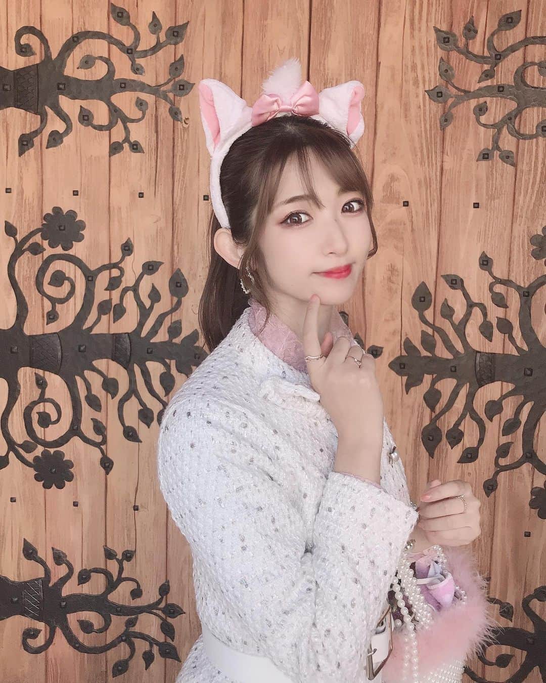 れみぱんのインスタグラム：「最後の顔が多分1番自分らしい顔😂笑 もう撮らないでって伝えてる顔😂笑 友達いつもすんごい連写してくれるの😂もうOKって言っても撮るのやめてくれない😂笑 でもそのおかげで写真沢山あるありがとう😂すき😂」