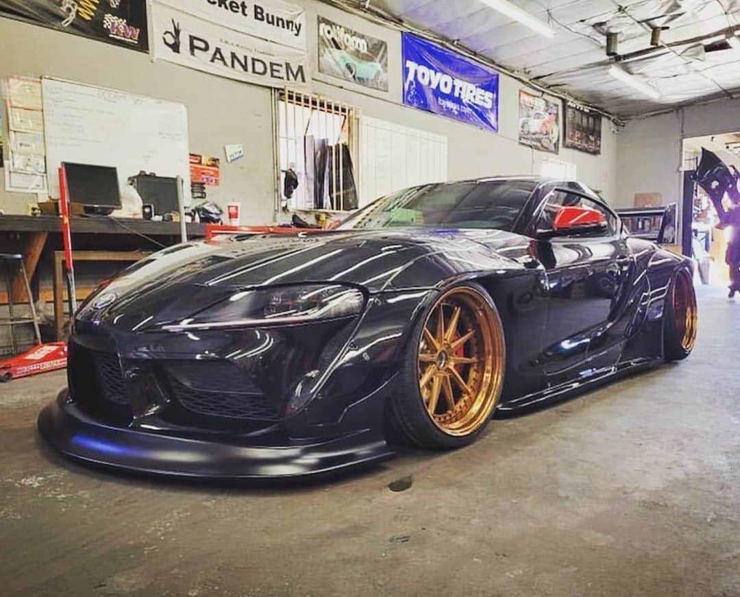 のインスタグラム：「LIBERTY WALK 　　LBWK LB★WORKS TOYOTA SUPRA。  @toyota@toyotasupra @libertywalkkato  #toyota#toyotasupra#lbworks#supra#スープラ#ltmw#widebody#nissan#widebody#hks#supra #lb97 #usa#bride#idial #semashow#spherlight #fivextires #トヨタ#トヨタ自動車」
