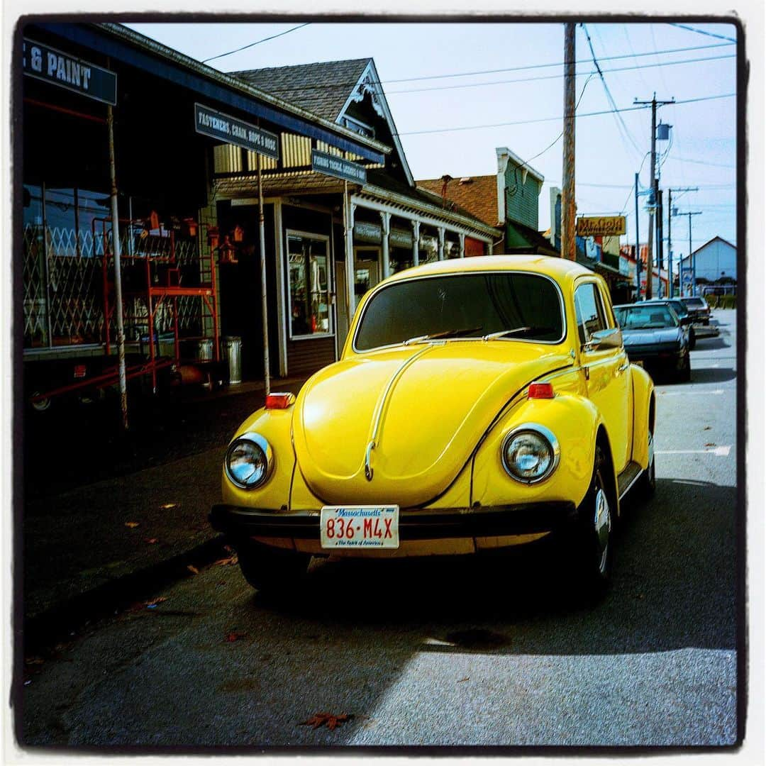 ラファエル・スバージさんのインスタグラム写真 - (ラファエル・スバージInstagram)「#thisone #yellowbug #vwbeetle  If I have to explain this one to you...you’ll never understand. 😊💥  #onceuponatime #steveston #stevestonvillage #youKnowWho #emma #emmaswan @jennifermorrison #happyending   #bts @onceabcofficial #onceuponatime」11月26日 23時38分 - raphaelsbarge