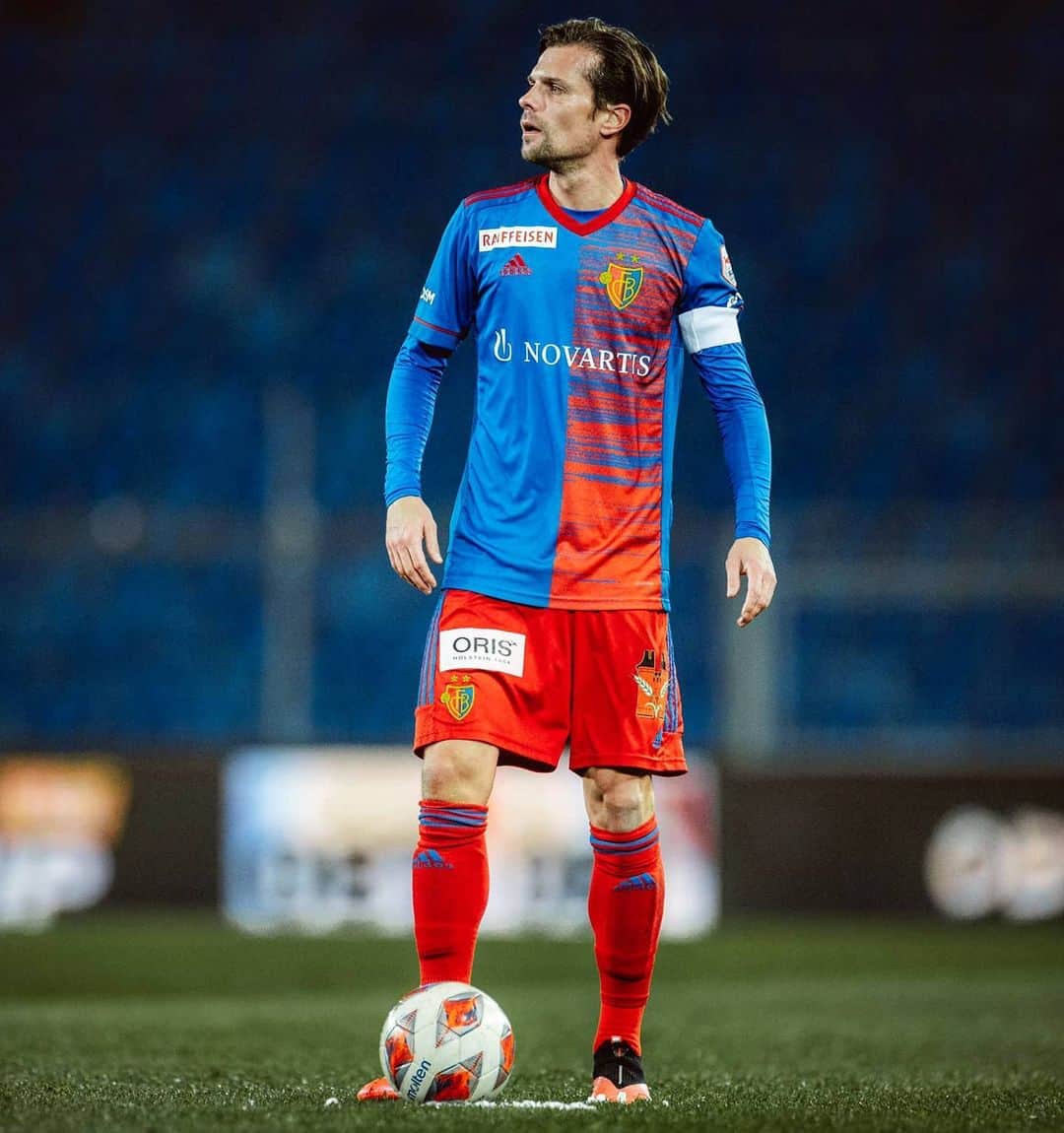 ヴァレンティン・シュトッカーのインスタグラム：「Unter dem Strich ein verdienter Heimsieg gestern 🔴🔵 Wichtig für unser Selbstvertrauen 💪🏼 #VS14 @fcbasel1893」