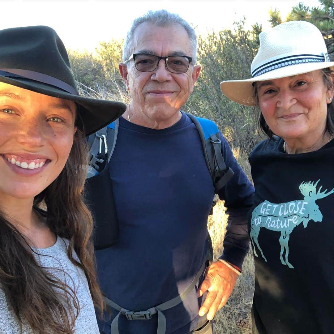 Nicole Mejiaさんのインスタグラム写真 - (Nicole MejiaInstagram)「SEASON OF GRATITUDE: DAY 1  Happy Thanksgiving🧡  One of the things I’m most grateful for in 2020 was having three weeks with my parents in Colorado. Hiking, laughing, eating, and working alongside one another. It was healing to my heart in places I didn’t know I still had wounds from my childhood and all of the struggle we went through as a family. I’m grateful that I’m reaching a place in my journey where I can truly see my parents for who they are and am no longer comparing them against who I need or expect them to be. I see them as two huge hearted, intelligent, and silly souls who joined together to create four incredible humans. Sharing space with them gave me so much to look at and work on within myself. I didn’t realize how much I missed having them both in the same space. It’s a feeling that will live in me forever.  Swipe for moments from our time together. ⛰」11月26日 23時47分 - nicole_mejia