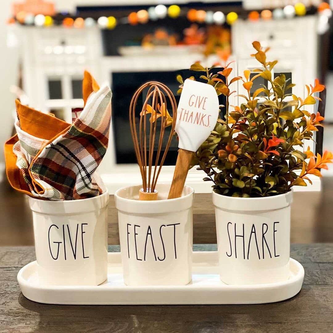 T.J.マックスのインスタグラム：「Thanksgiving may look a little different this year, but our hearts are full and we give thanks! ❤️ (📷: @ireallylivehere)」