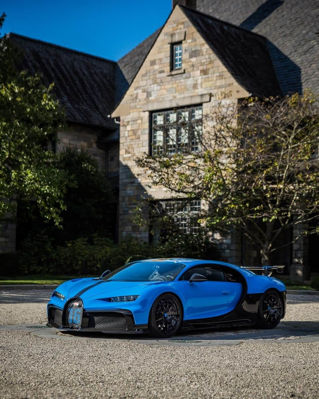 ブガッティさんのインスタグラム写真 - (ブガッティInstagram)「Throwback to the CHIRON Pur Sport during the US Roadshow. Happy Thanksgiving to our US partners, customers, and fans!   #BUGATTI #Thanksgiving #Thanksgiving2020  _  Fuel consumption, l/100km: 36.7 in urban areas / 15.8 in extra urban areas / 23.5 combined; combined CO2 emissions g/km: 553; efficiency class: G」11月27日 0時00分 - bugatti