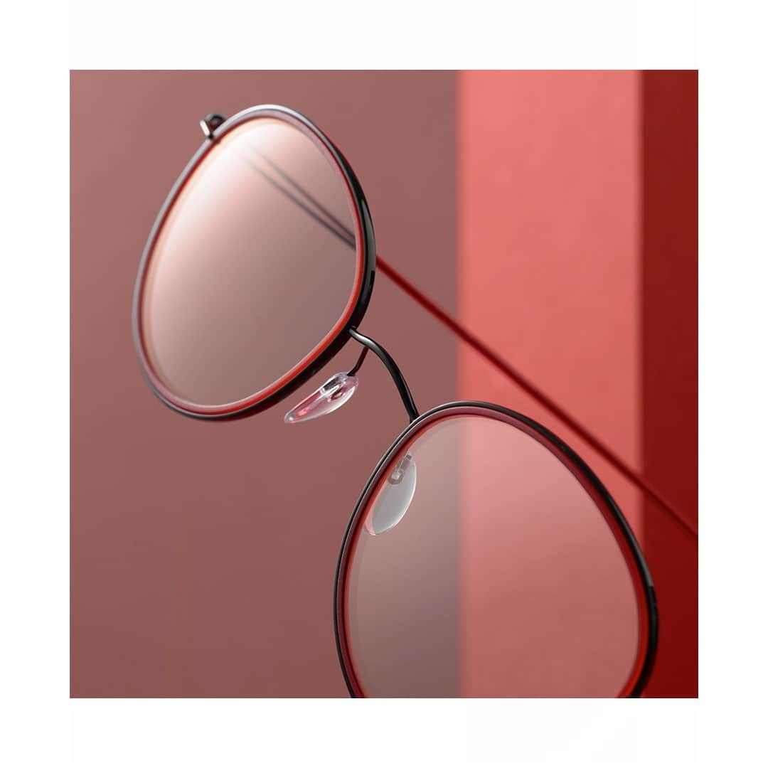 シルエットのインスタグラム：「The retro shapes of the Lite Duet collection are defined with a striking touch of Cyber Red. Featuring: Lite Duet 5542⁠ .⁠ .⁠ .⁠ #silhouetteeyewear #tryitwearitloveit #eyeweardesign #luxuryeyewear #fashioneyewear #opticalframes」