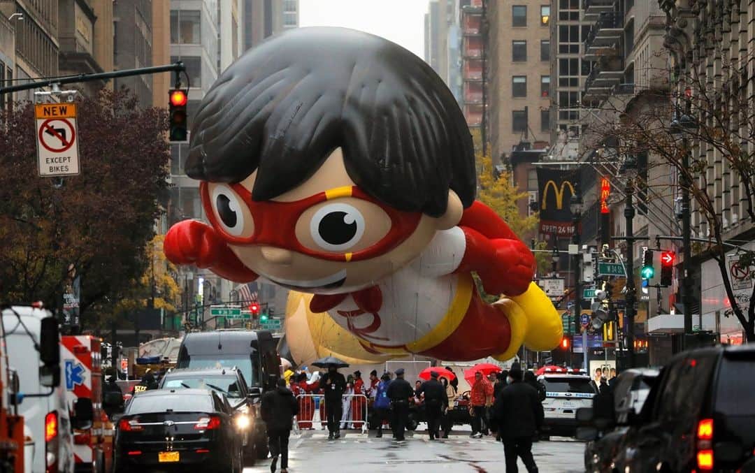 NBC Newsさんのインスタグラム写真 - (NBC NewsInstagram)「A balloon depicting Red Titan, a character from "Ryan's World", is seen ahead of the 94th Macy's #ThanksgivingDay Parade closed to the spectators due to the spread of the coronavirus disease.⁠ ⁠ 📷 Andrew Kelly / @reuters」11月27日 0時13分 - nbcnews