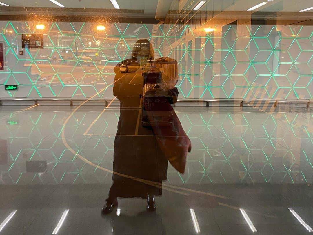 フェイ さんのインスタグラム写真 - (フェイ Instagram)「今日最佳女“猪脚”  有了这只脚机场这一路走的都是红地毯」11月27日 0時08分 - ff0427
