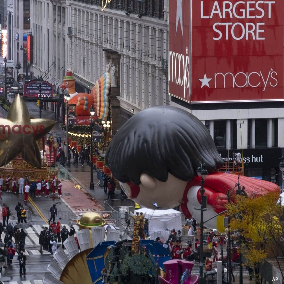 ABC Newsさんのインスタグラム写真 - (ABC NewsInstagram)「The 94th Macy's Thanksgiving Day Parade in New York City looked a little bit different than the previous 93. The annual parade was closed to spectators this year due to the ongoing spread of coronavirus. #thanksgiving #macysthanksgivingdayparade #nyc」11月27日 0時17分 - abcnews