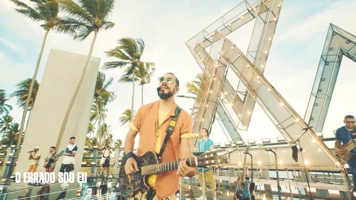 Sorriso Marotoのインスタグラム：「Falta pouco! 🙌🏽 00:00 nos apps de música e 12:00 no nosso canal. A.M.A – volume 02, vem aí e a gente tá contando as horas pra mostrar mais três músicas pra vocês.   Já fez o pré-save? Acesse o link nos stories e se cadastre pra conferir um trecho exclusivo de uma música surpresa, além de ser um dos primeiros a ouvir o EP no lançamento.」