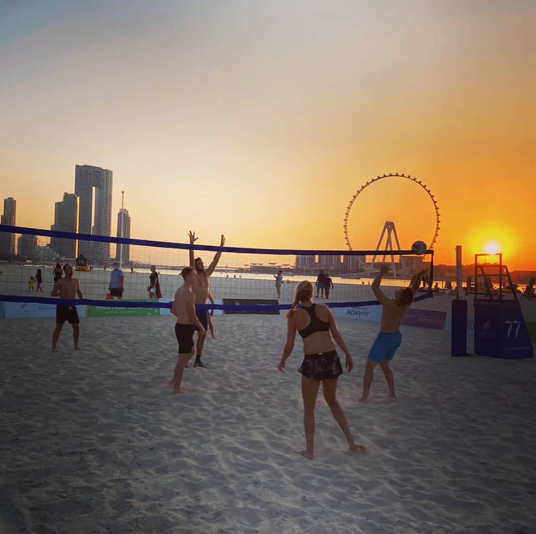 PetraKvitovaさんのインスタグラム写真 - (PetraKvitovaInstagram)「Beach volleyball at sunset. The best way to end a day of training 🌇🏐」11月27日 0時23分 - petra.kvitova