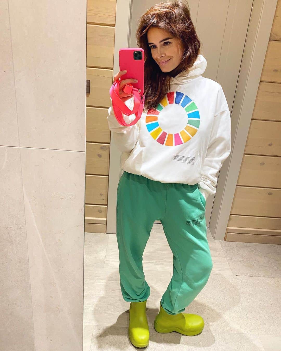 ミロスラヴァ・デュマのインスタグラム：「Coucou 👀」