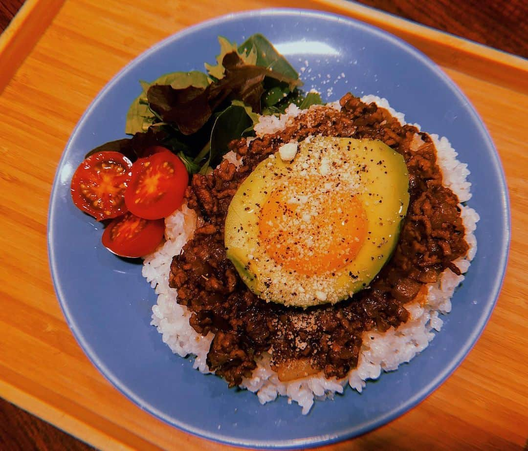 西園みすずのインスタグラム：「アボカドキーマカレー おいしすぎたしかわいい、笑 . #料理 #カレー #curry  #おうちご飯 #みすずご飯」