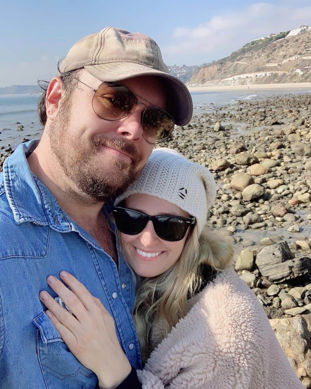 ベス・ベアーズのインスタグラム：「Just the two of us- for my favorite holiday. I have so much to be grateful for this year. I'm desperately missing my family, but I know so many families have an empty seat this year at their tables, which is heartbreaking. Sending love to all of you out there today who are suffering. 💛🙏🏻 #thanksgiving #2020」