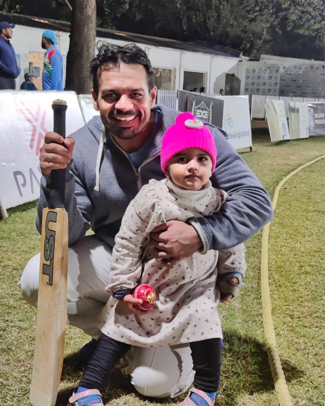 Gaurav Tanejaのインスタグラム：「First day night match, loved playing under the lights. Guess aaj kitne run mare bhai me ?? . #flyingbeast #Cricket #fun #sports #BallPark」